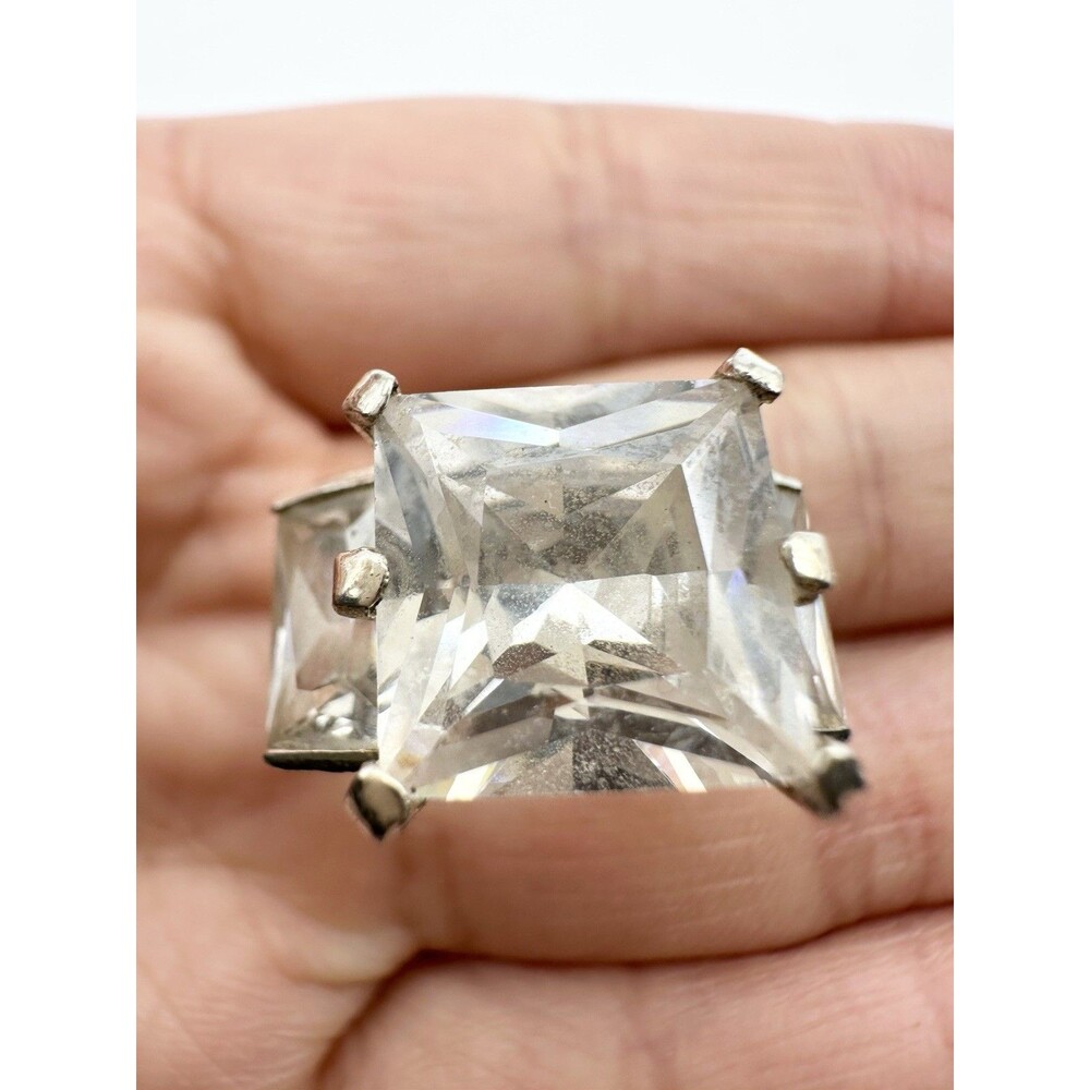 925 Sterling Silver w/Large Cubic Zirconia Engagement Ring Size 7